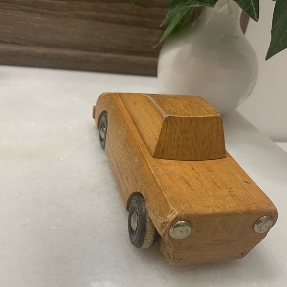 Vintage/Retro Solid Wood Car with Working Wooden Wheels - Picture 2 of 6